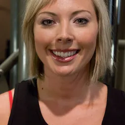 Skylar Price en 'Kink' Entrenamiento anal en el lugar de trabajo (Miniatura 2)