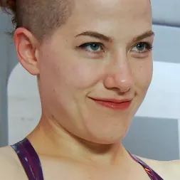 Snow Mercy に ラテックスフェチ:着用、ケア、授乳 (写真 11) Snow Mercy に 'Kink' ラテックスフェチ:着用、ケア、授乳 (サムネイル 11)