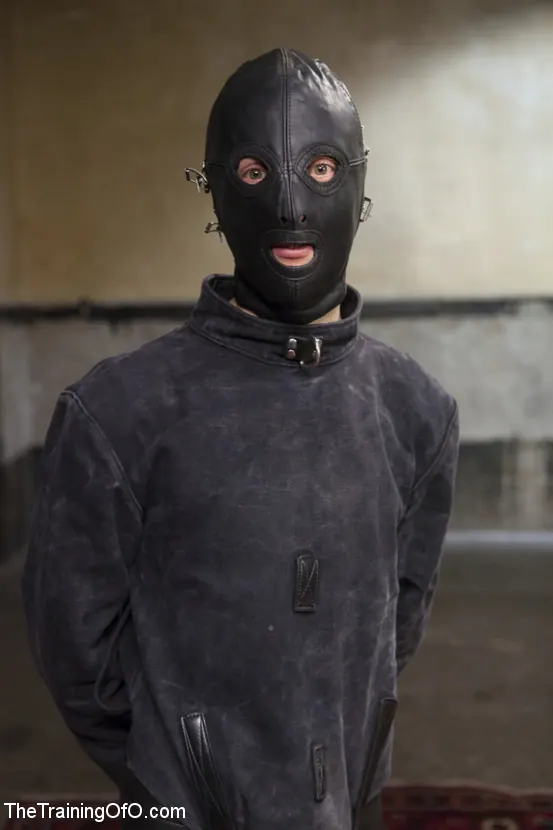 Kink 'ヴァージン・アナル・ファック：ソフィアの卒業式の日' 主演 Sophia Locke (写真 14)