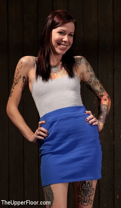 Kink '奴隷誕生日パーティー' 主演 Sparky Sin Claire (写真 15)