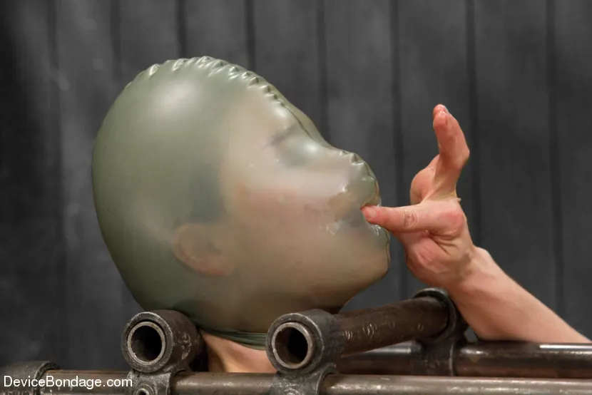 Kink 'Encasement Games' starring Star (Photo 3)