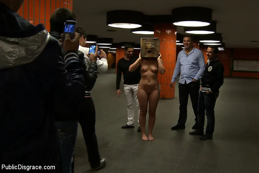 Kink 'Shocked in the Street' starring Uma Masome (Photo 17)