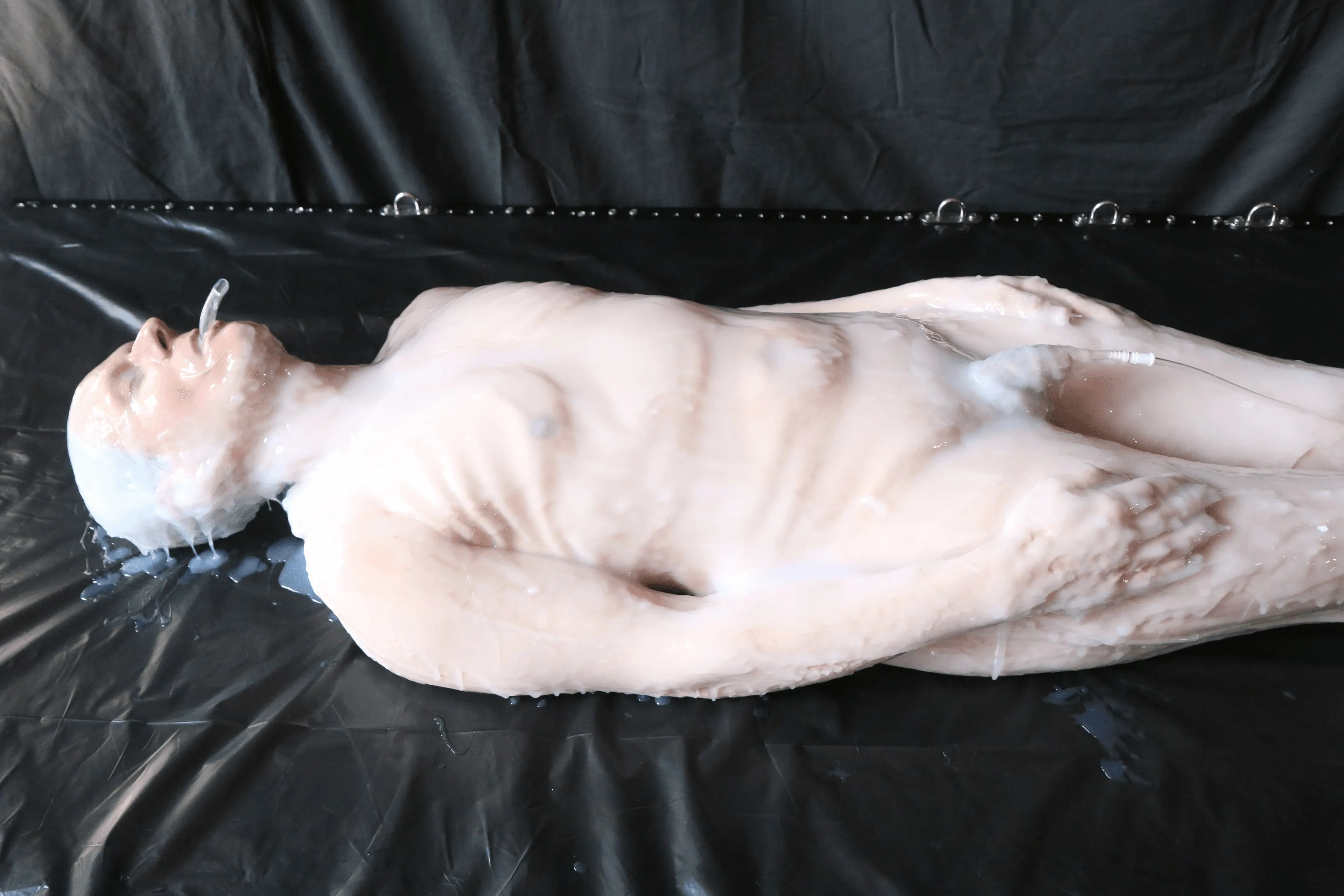 Kink 'Revestimiento de silicona: segunda parte' protagonizando Strange Hobbies (foto 2)