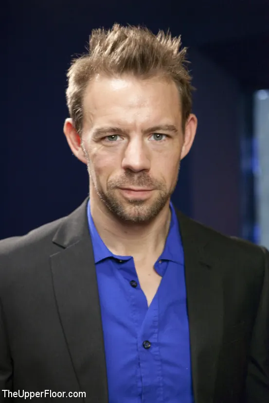 Kink 'Una cazafortunas tetona seducida hasta la sumisión' protagonizando Summer Brielle (foto 12)