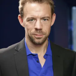 Summer Brielle en 'Kink' Una cazafortunas tetona seducida hasta la sumisión (Miniatura 12)