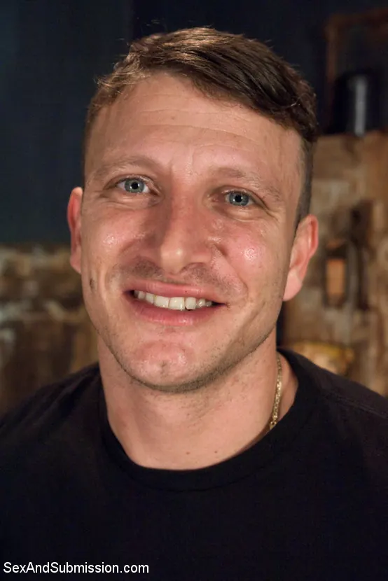 Summer Brielle en 'La bomba de la zorra bondage' from 'Kink' (foto 15) Kink 'La bomba de la zorra bondage' protagonizando Summer Brielle (foto 15)