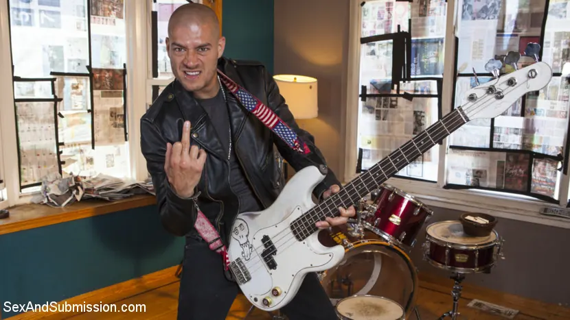 Kink 'El desalojo' protagonizando Summer Day (foto 4)