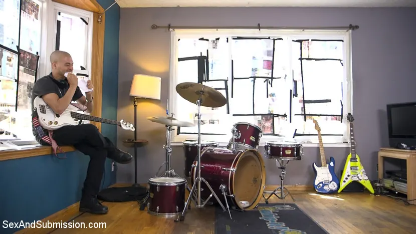 Kink 'El desalojo' protagonizando Summer Day (foto 7)