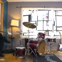 Summer Day en El desalojo (foto 7) Summer Day en 'Kink' El desalojo (Miniatura 7)