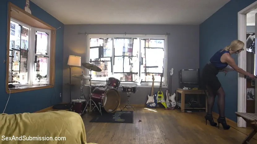 Kink 'El desalojo' protagonizando Summer Day (foto 10)