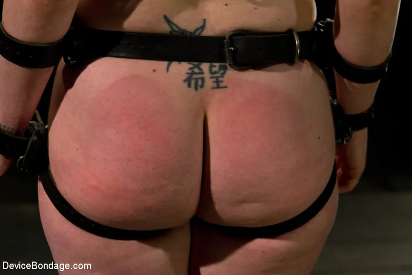 Kink 'Curvy broad suffers for orgasms then strung up by hair suspension.' starring Sybil Hawthorne (Photo 3)