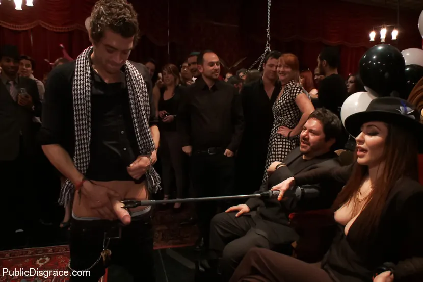 Kink '¡Feliz cumpleaños, princesa Donna! ¡¡¡INCLINATE ANTE LA PICANA PARA GANADO!!! (Primera parte)' protagonizando Syren de Mer (foto 1)