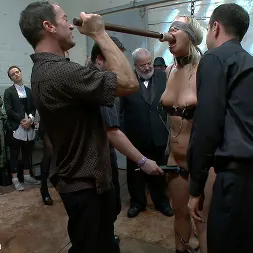 Tara Lynn Foxx に 'Kink' ホット19歳のブロンドはダブルぬいぐるみを取得 (サムネイル 15)