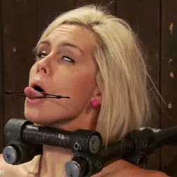 Tara Lynn Foxx に 'Kink' Tara Lynn Fox私たちの暑い小さな19歳は戻って、Sybianに閉じ込められています (サムネイル 5)