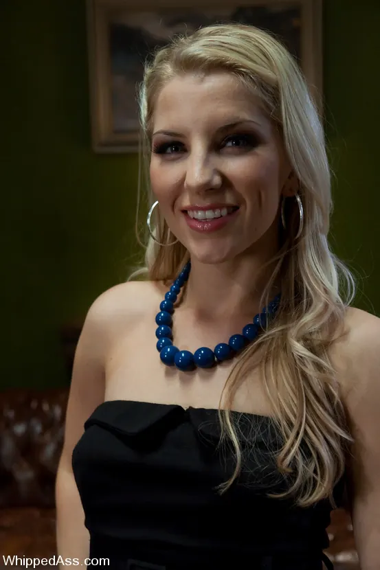 Kink 'The Tax Bitch' starring Tara Lynn Foxx (Photo 1)