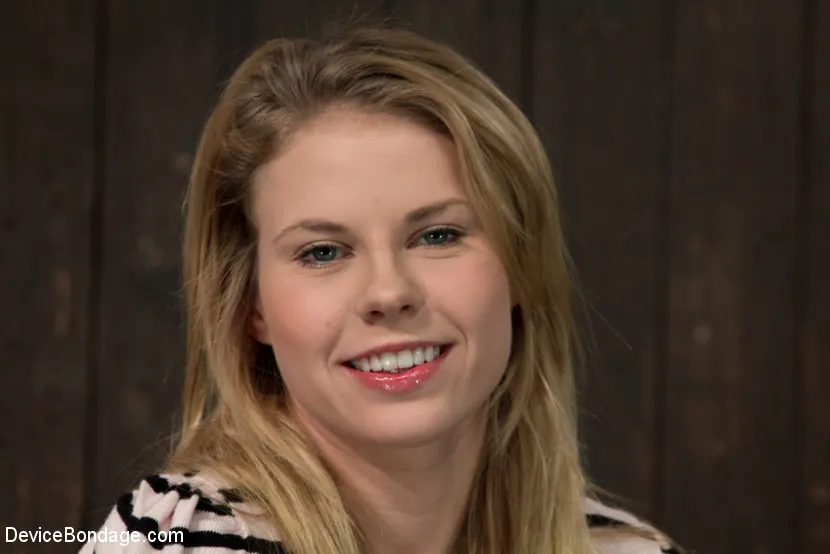 Kink '好奇心がかわいい女の子を破った' 主演 Tati Russo (写真 2)