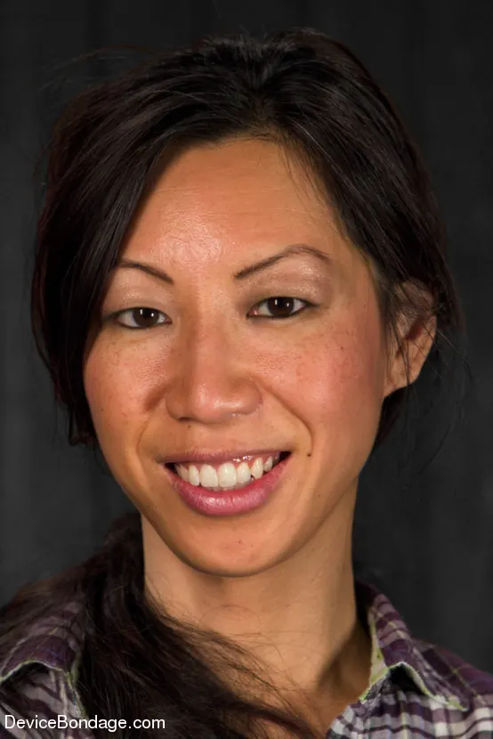 Tia Ling に '- Tormented WHORE' from 'Kink' (写真 1) Kink '- Tormented WHORE' 主演 Tia Ling (写真 1)