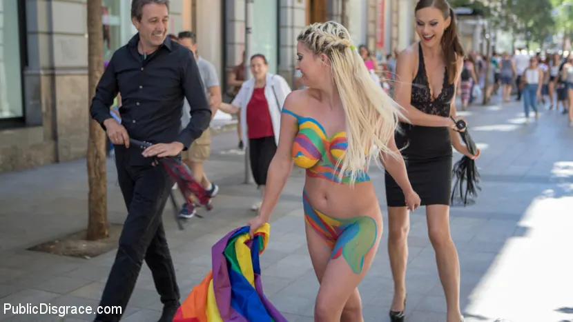 Kink 'La tetona rubia Sienna Day es deshonrada completamente desnuda en una calle pública sucia' protagonizando Tina Kay (foto 2)