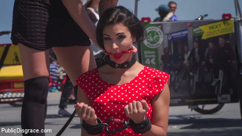 Kink 'Susy Galaはパブリックファックドールです：パート1' 主演 Tina Kay (写真 4)