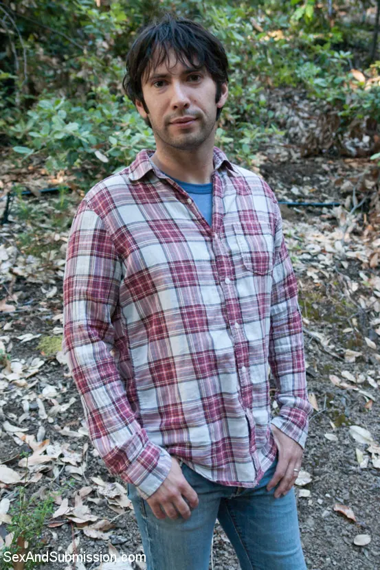 Kink 'Vínculos en la naturaleza: aventura de campamento BDSM entre madrastra e hija' protagonizando Krissy Lynn (foto 9)