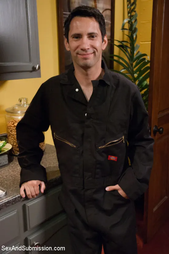 Juliette March に '犯行を犯した妻は、周りに投げ込まれて、お尻に犯された:Juliette MarchとTommy Pistol' from 'Kink' (写真 2) Kink '犯行を犯した妻は、周りに投げ込まれて、お尻に犯された:Juliette MarchとTommy Pistol' 主演 Juliette March (写真 2)