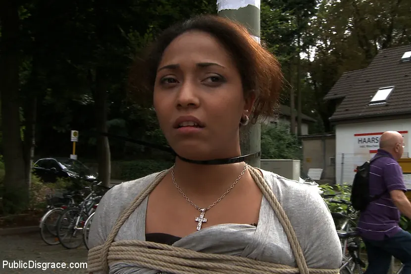 Veronica en 'Puta española caliente atada, humillada y follada' from 'Kink' (foto 3) Kink 'Puta española caliente atada, humillada y follada' protagonizando Veronica (foto 3)