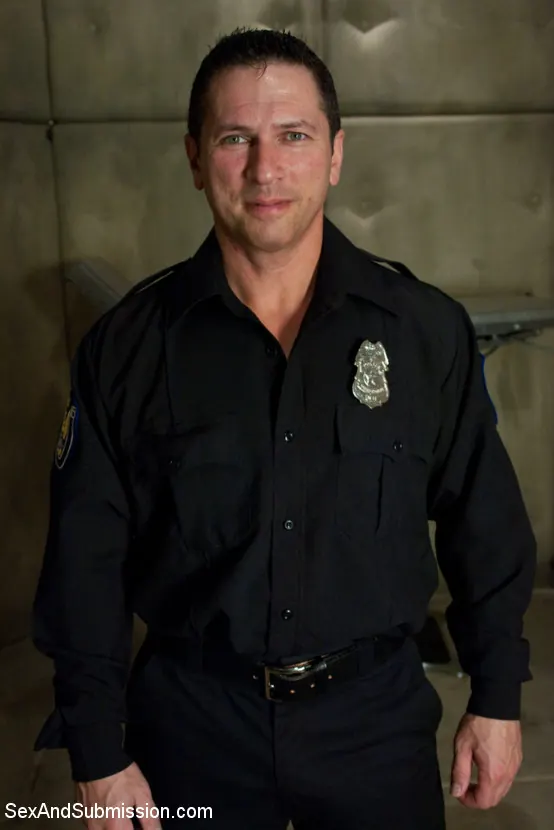 Tori Lux に '間違ったアイデンティティ' from 'Kink' (写真 12) Kink '間違ったアイデンティティ' 主演 Tori Lux (写真 12)