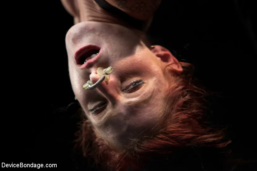 Tricia Oaks en '¡Especial de juegos con agua! A Tricia Oaks le encanta la asfixia, nosotros la cumplimos.' from 'Kink' (foto 3) Kink '¡Especial de juegos con agua! A Tricia Oaks le encanta la asfixia, nosotros la cumplimos.' protagonizando Tricia Oaks (foto 3)