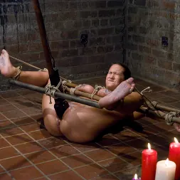 Trina Michaels に 'Kink' 舌が結ばれ、胸が痛むトリナ・マイケルズ (サムネイル 7)