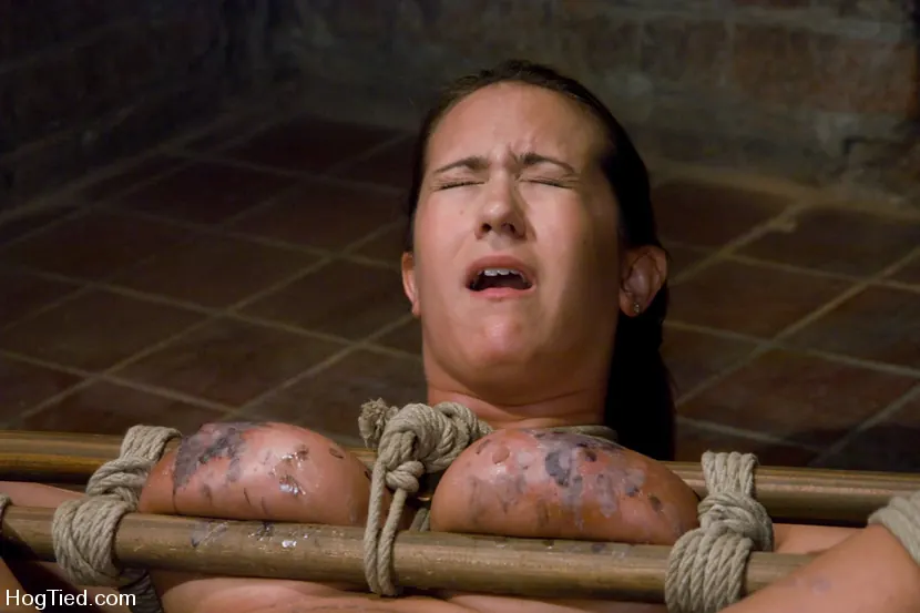 Trina Michaels に '舌が結ばれ、胸が痛むトリナ・マイケルズ' from 'Kink' (写真 8) Kink '舌が結ばれ、胸が痛むトリナ・マイケルズ' 主演 Trina Michaels (写真 8)