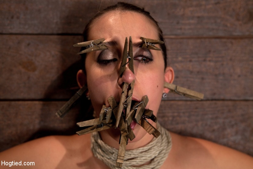 Kink 'トリナは彼女の巨乳を縛りつけます彼女の首は彼女の顔の穴を奪い、娼婦のようなオルガスムを伸ばしました。' 主演 Trina Michaels (写真 10)