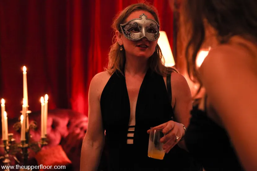 Kink 'Welcome Madeline' starring Tripod Man (Photo 7)