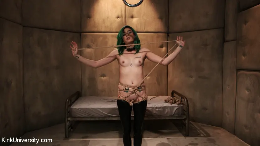 Kink 'セルフタイドボンデージとセルフサスペンション' 主演 Twiggsy Bones (写真 21)