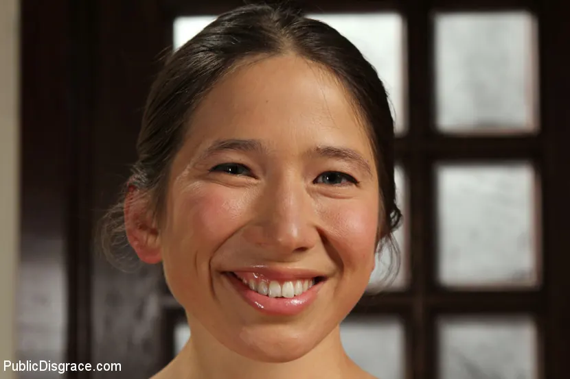 Kink 'Hot Amateur SQUIRTER Does her First BoyGirl Sex Scene Ever and Cums in Front of a Large Crowd' starring Vai (Photo 1)