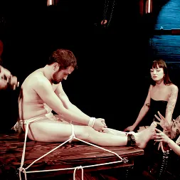 Vanessa Vega に のぞき見トムが輪姦される (写真 6) Vanessa Vega に 'Kink' のぞき見トムが輪姦される (サムネイル 6)