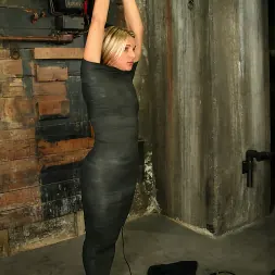 Verónica en Verónica (foto 14) Verónica en 'Kink' Verónica (Miniatura 14)