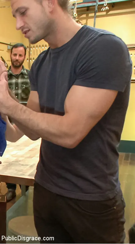 Veruca James en 'Atención puta se deja follar el culo y deshonrar' from 'Kink' (foto 13) Kink 'Atención puta se deja follar el culo y deshonrar' protagonizando Veruca James (foto 13)