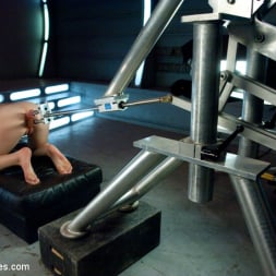 Veruca James in 'Kink' She's A Maniac with The Machines (Thumbnail 3)