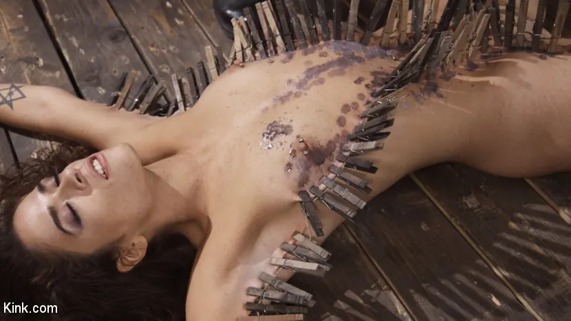 Kink 'Escuela de sumisión: Día 4' protagonizando Victoria Voxxx (foto 9)