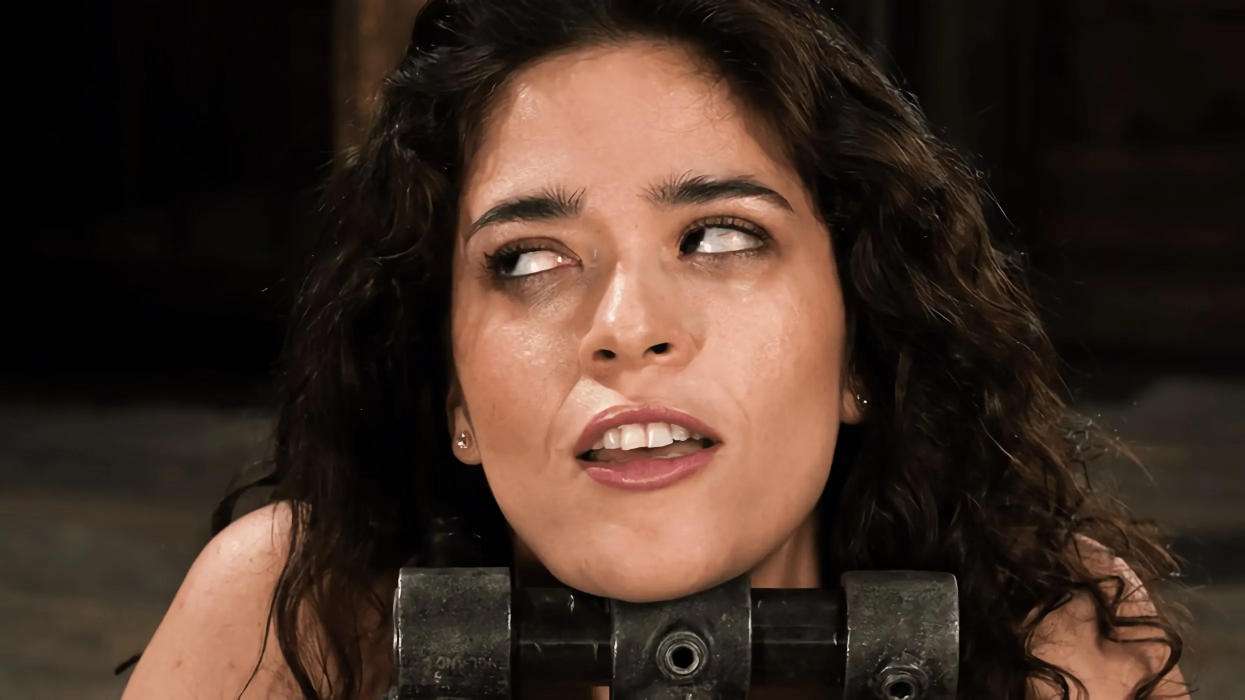 Victoria Voxxx に 'ねじれ、曲がり、苦しんでいる' from 'Kink' (写真 16) Kink 'ねじれ、曲がり、苦しんでいる' 主演 Victoria Voxxx (写真 16)