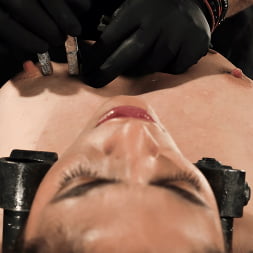 Victoria Voxxx に 'Kink' ねじれ、曲がり、苦しんでいる (サムネイル 4)