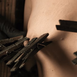 Victoria Voxxx に 'Kink' ビクトリアvoxxx:鎖でつながれ、閉じ込められ、殴打された (サムネイル 7)