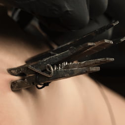 Victoria Voxxx に 'Kink' ビクトリアvoxxx:鎖でつながれ、閉じ込められ、殴打された (サムネイル 23)