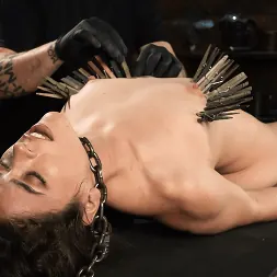 Victoria Voxxx に ビクトリアvoxxx:鎖でつながれ、閉じ込められ、殴打された (写真 24) Victoria Voxxx に 'Kink' ビクトリアvoxxx:鎖でつながれ、閉じ込められ、殴打された (サムネイル 24)