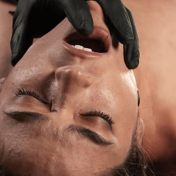 Victoria Voxxx に 'Kink' ビクトリアvoxxx:鎖でつながれ、閉じ込められ、殴打された (サムネイル 29)
