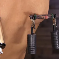 Victoria Voxxx に 'Kink' Endures Extreme Torment in Grueling Steel Bondage (サムネイル 10)