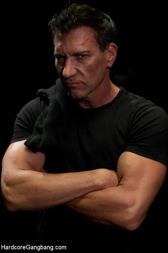 Kink '¡Una monada de ojos grandes follada sin descanso!' protagonizando Violet Monroe (foto 4)