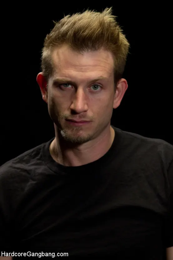 Kink '¡Una monada de ojos grandes follada sin descanso!' protagonizando Violet Monroe (foto 5)