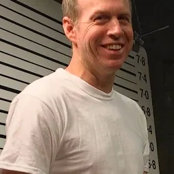 Virginia Tunnels en 'Kink' Prison Heat: ¡Virgen del gangbang ruega ser brutalizada! (Miniatura 1)