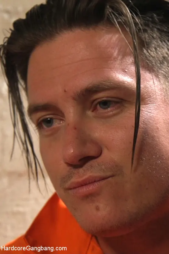 Kink 'Prison Heat: ¡Virgen del gangbang ruega ser brutalizada!' protagonizando Virginia Tunnels (foto 4)